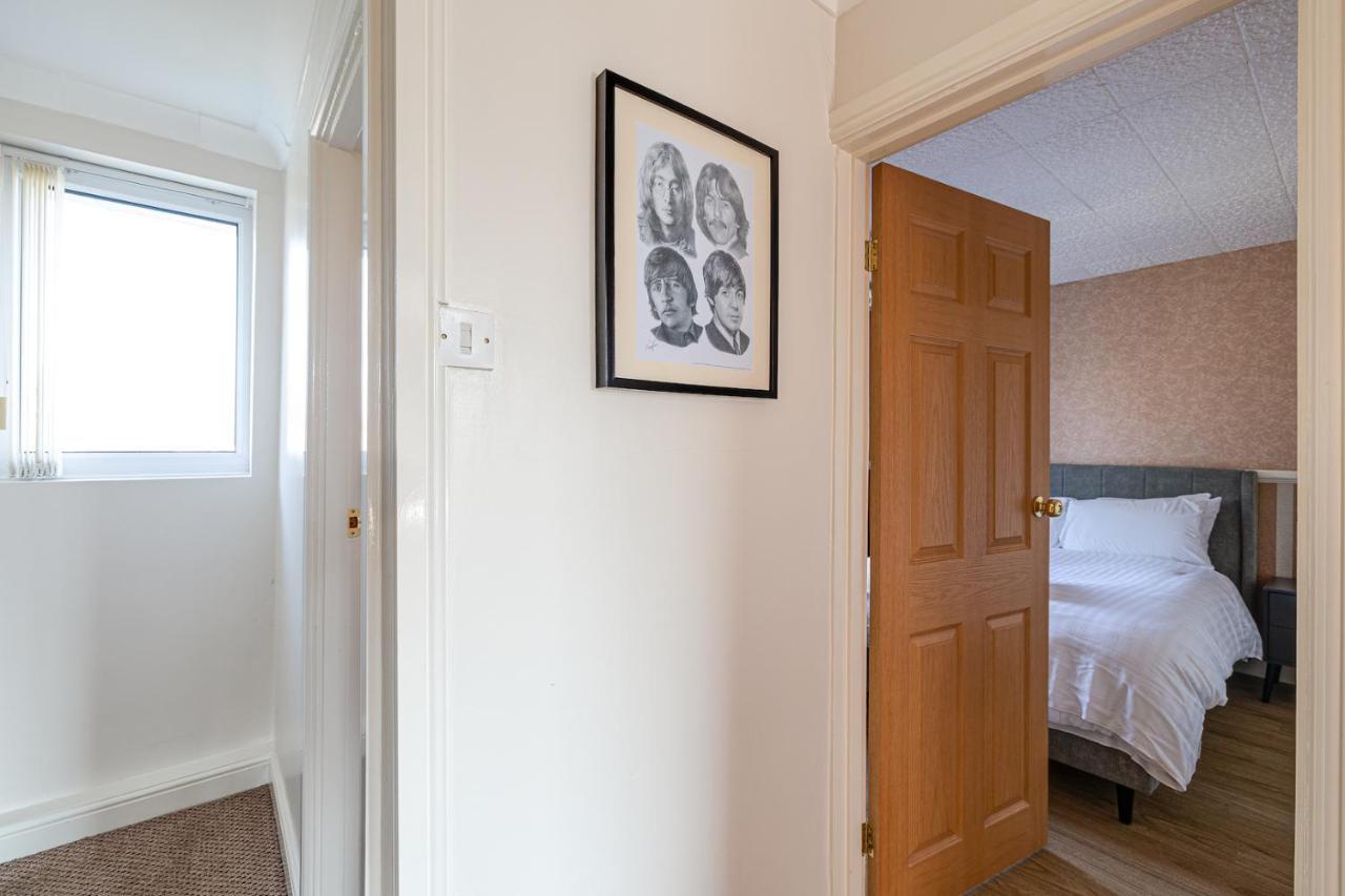 George Harrison'S Former 3Bed Home In Liverpool Speke Extérieur photo