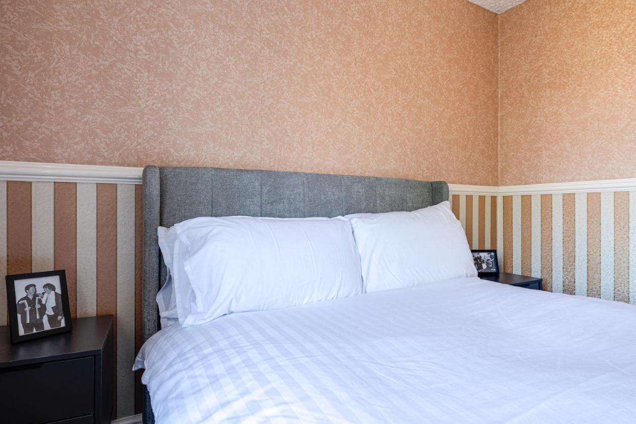 George Harrison'S Former 3Bed Home In Liverpool Speke Extérieur photo