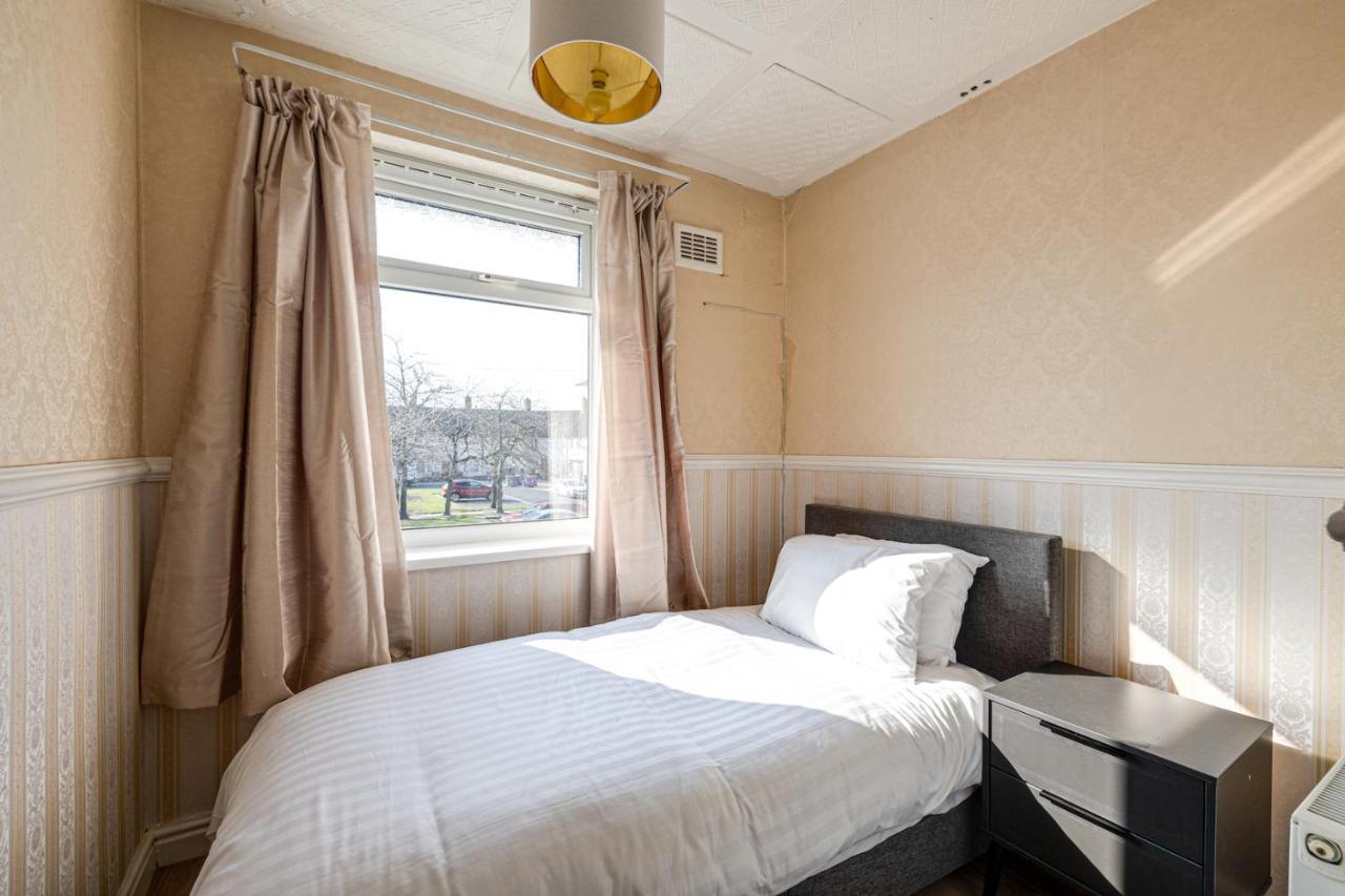 George Harrison'S Former 3Bed Home In Liverpool Speke Extérieur photo