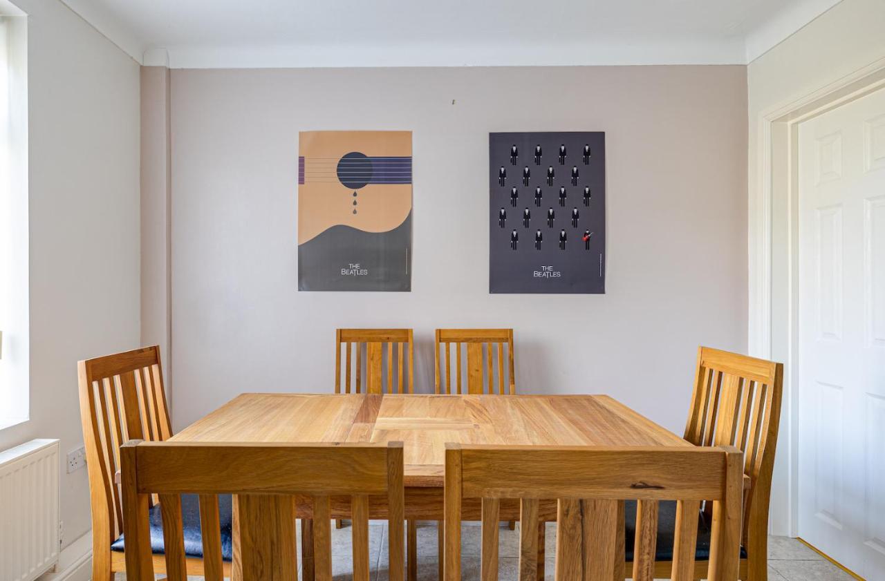 George Harrison'S Former 3Bed Home In Liverpool Speke Extérieur photo