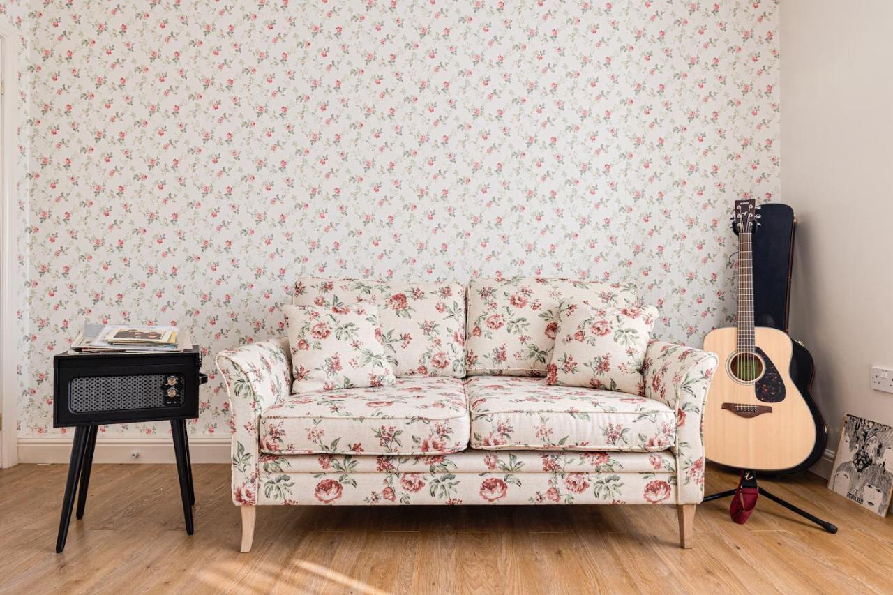 George Harrison'S Former 3Bed Home In Liverpool Speke Extérieur photo