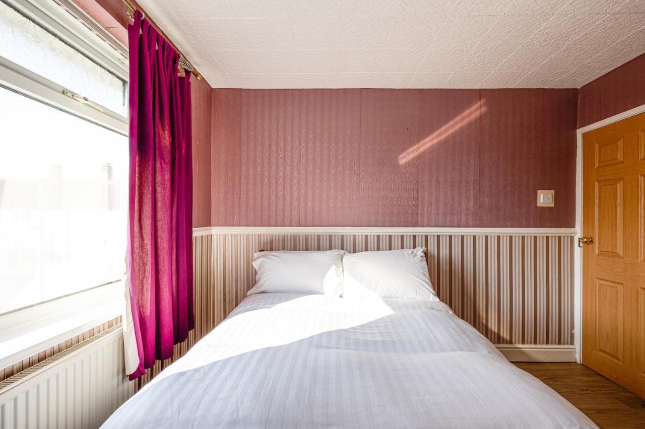 George Harrison'S Former 3Bed Home In Liverpool Speke Extérieur photo