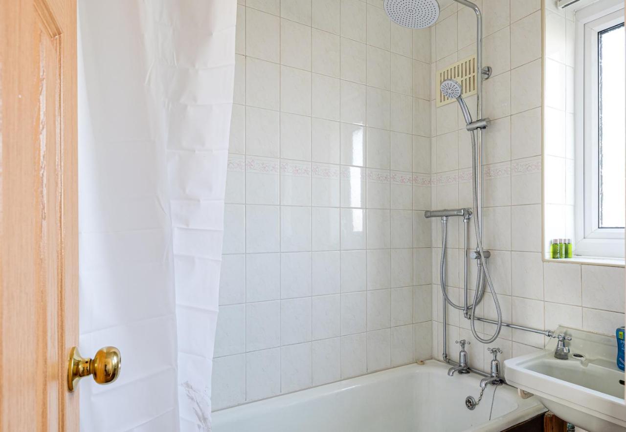 George Harrison'S Former 3Bed Home In Liverpool Speke Extérieur photo