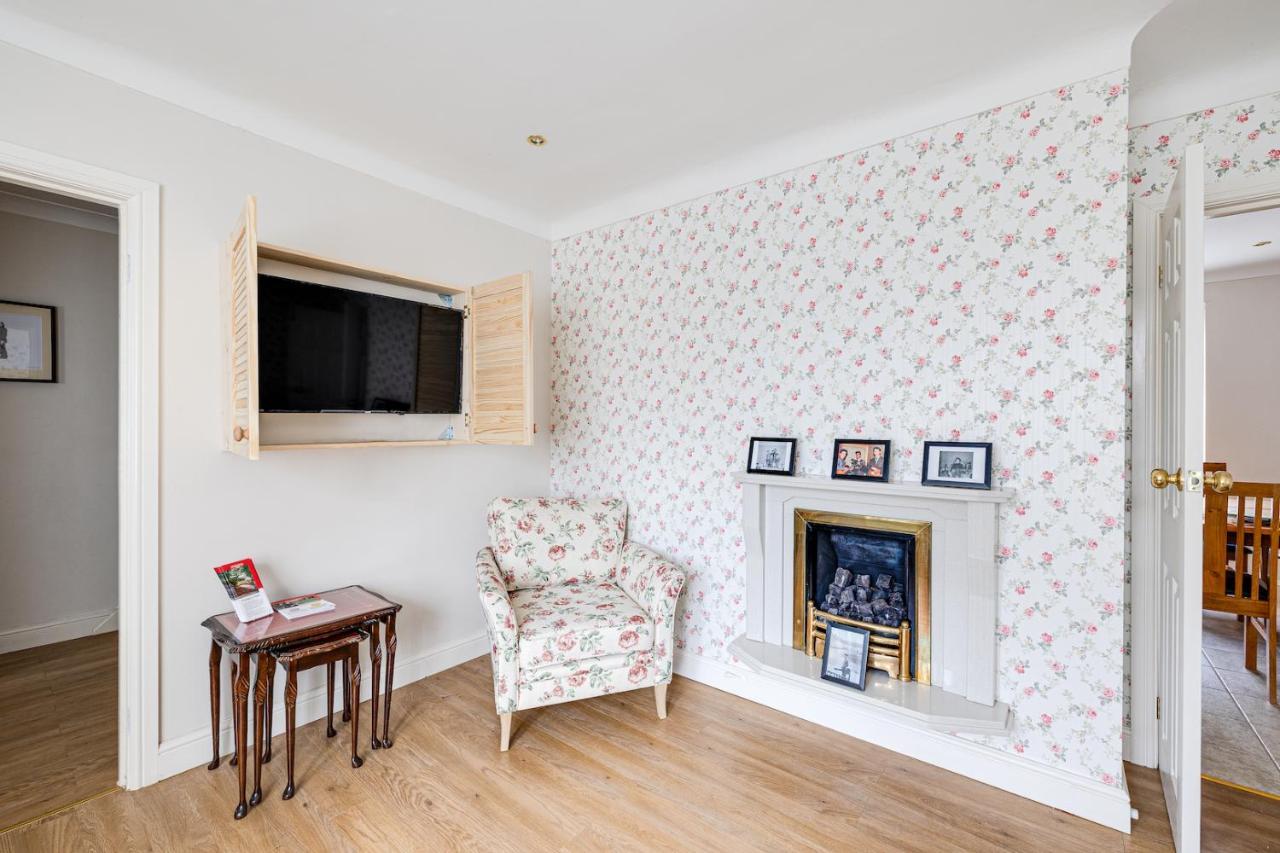 George Harrison'S Former 3Bed Home In Liverpool Speke Extérieur photo